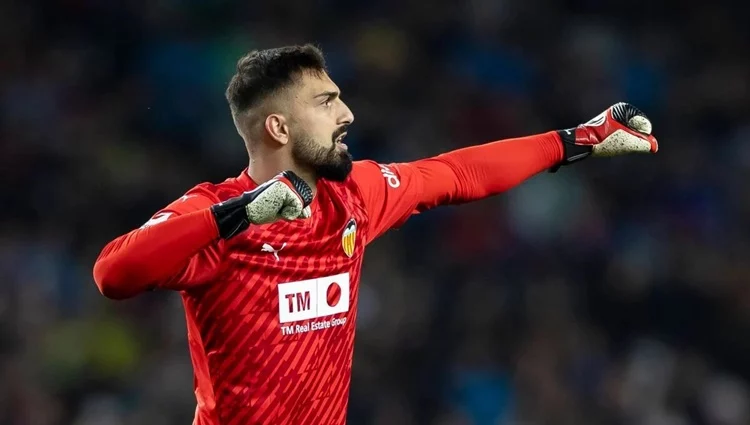 Mamardashvili frena en seco su salida del Valencia CF 1 newcastle Mamardashvili valencia cf