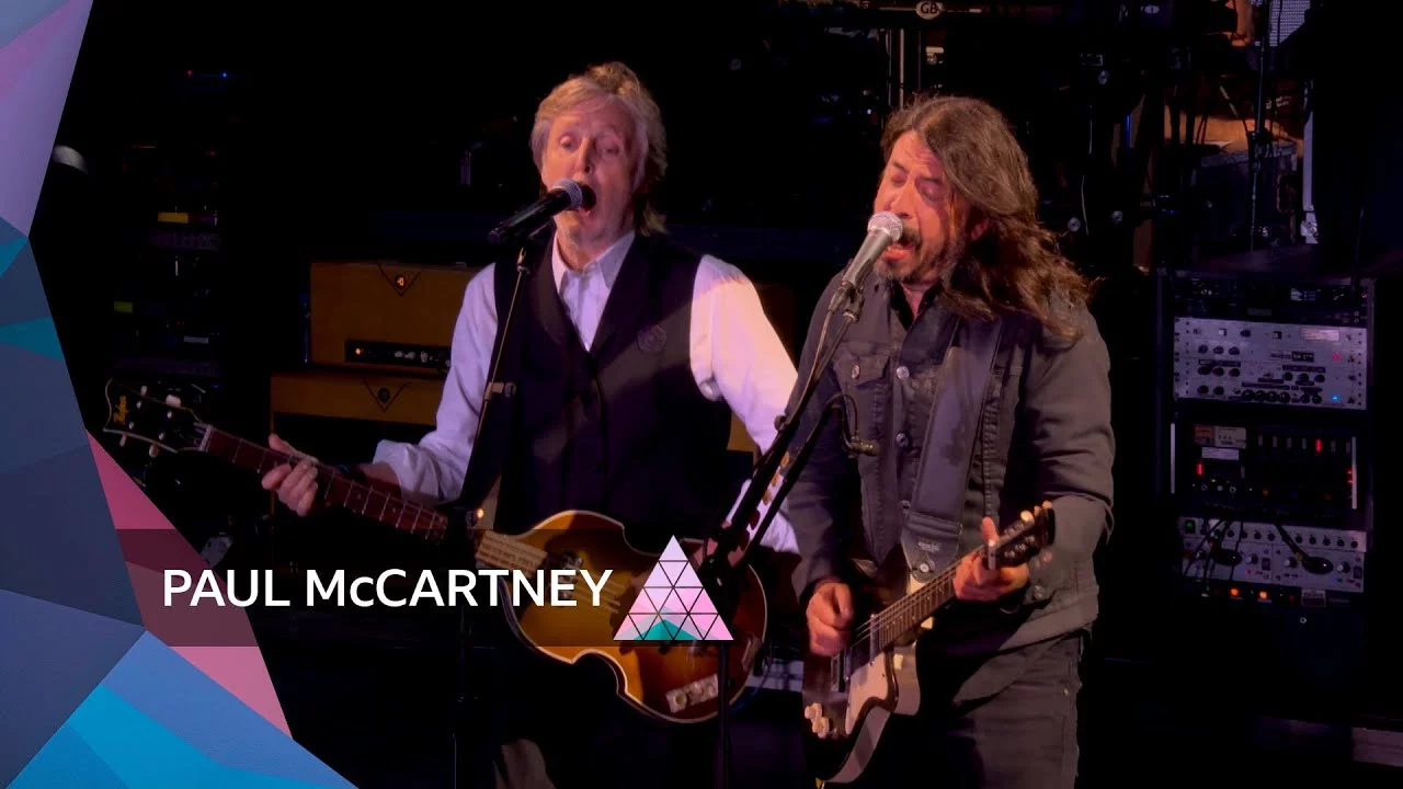 Miniatura del vídeo: Paul McCartney - Band on the Run (feat. Dave Grohl) (Glastonbury 2022)