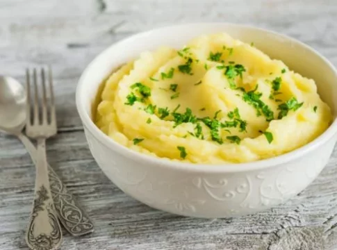 sabor-increible-pure-patatas Cómo darle un sabor increíble al puré de patatas con este truco viral