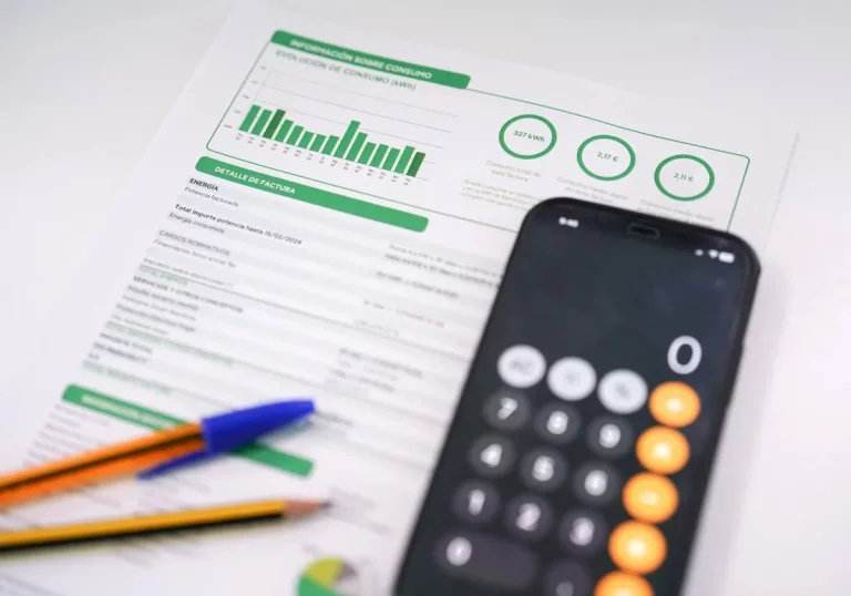 Tarifa fija de luz: cómo contratarla sin morir en el intento