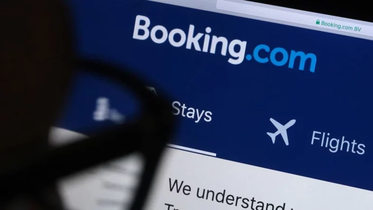 Advertencia de la OCU para todos los que han reservado vacaciones en Booking