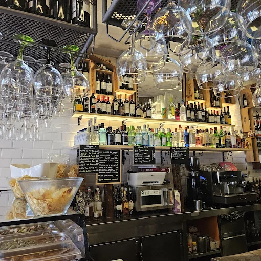 Gastrobar con los bocadillos más grandes.