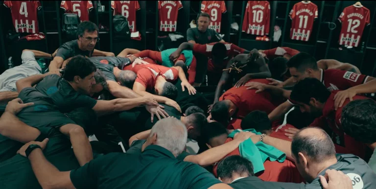 Netflix presenta el primer tráiler de su nueva docuserie deportiva 'LALIGA: Más allá del gol'