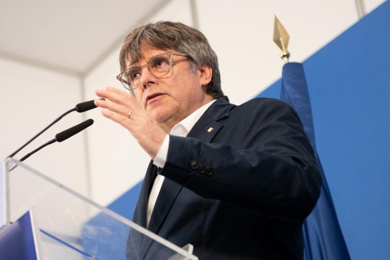 Puigdemont compara al TS con la mafia tras mantener la orden de detención