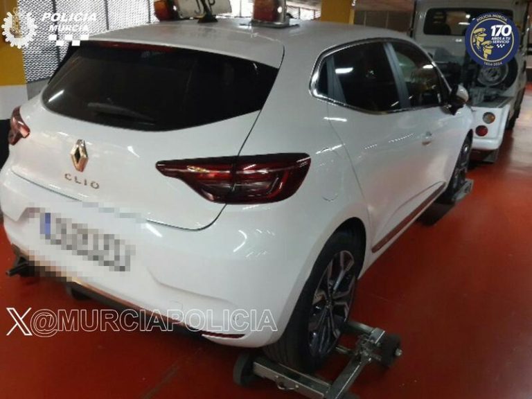 Detienen en Murcia a un hombre por forzar a su pareja a entrar en su coche y golpearla