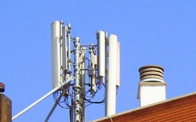 Xavier Niel lanza una oferta para hacerse con la 'teleco' Millicom de 3.816 millones de euros