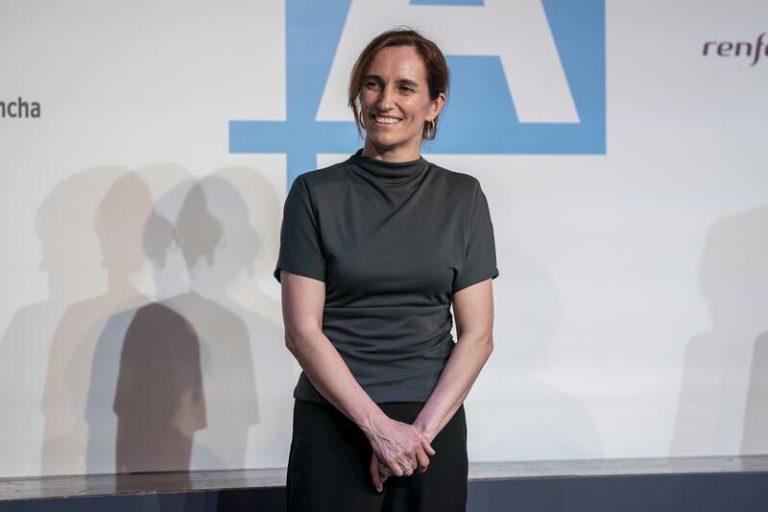 Mónica García confirma que la especialidad de Urgencias y Emergencias mejorará los recursos humanos