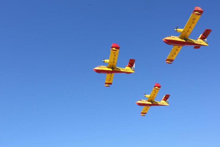 El Gobierno aprueba 375 millones de euros para comprar 7 aviones anti incendios