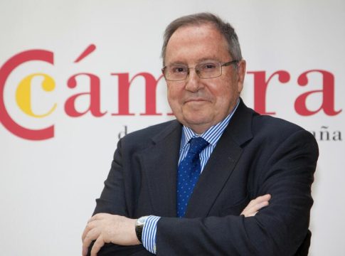 Otorgan la Gran Cruz de la Orden del Mérito Civil a José Luis Bonet, presidente de la Cámara de Comercio