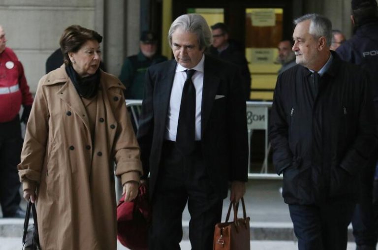 Dos magistrados del TC avisan de privilegio de inmunidad para los acusados