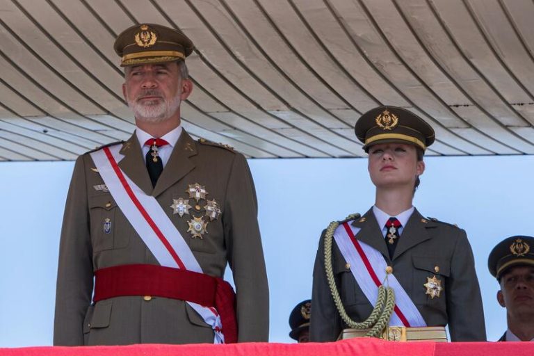 Investidura militar en Talarn: El Jefe de Estado y la Princesa presiden la toma de posesión de suboficiales