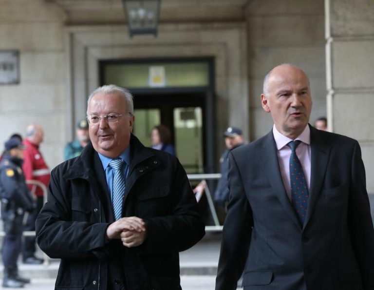 El TC dice que Fernández no estaba 