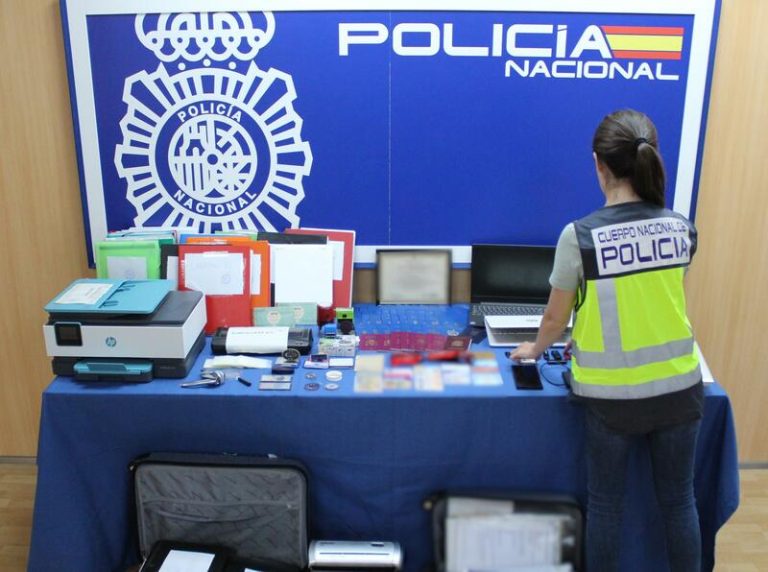 Detenido por falsificar documentos con el objetivo de que ciudadanos cubanos consigan la nacionalidad española