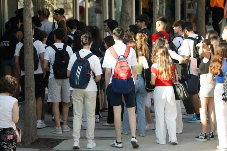 La oferta de estudios universitarios es más dura que la demanda ante los cambios del mercado laboral