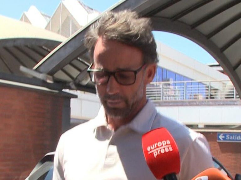 Álvaro Muñoz Escassi, sin inmutarse ante la molestia de María José Suárez por su controvertida entrevista: ¡Qué exageración!