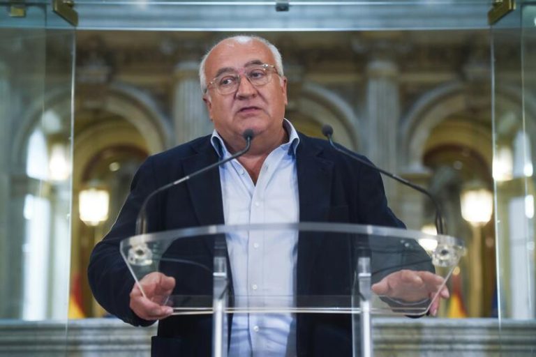 Asaja y COAG reclaman al Ministerio más tiempo para aplicar las innovadoras leyes de protección animal