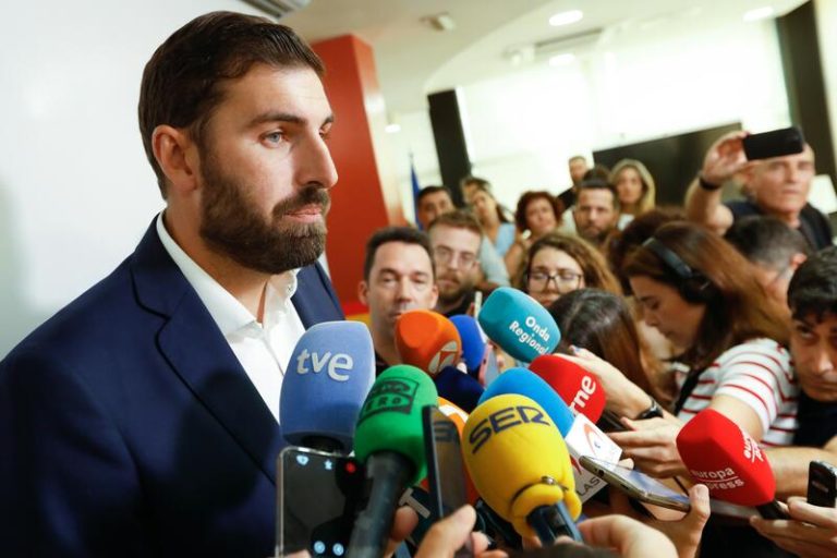 El vicepresidente de Murcia sugiere un adelanto electoral tras presentar su renuncia