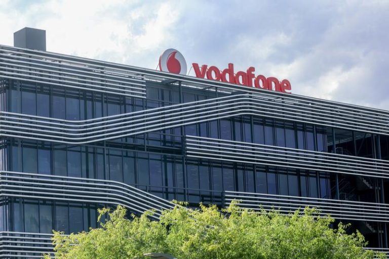 Vodafone España recorta el impacto del ajuste de personal a 898 trabajadores, lejos de los 1.198 iniciales