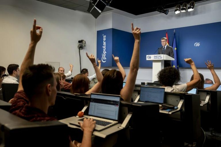 La polémica reaparición de Marta Rovira, señalada por atentar contra la unidad de España, genera controversia para Feijóo