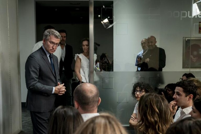 Feijóo subraya la efectiva reducción de inmigrantes en Italia y Grecia, contrastando con la 