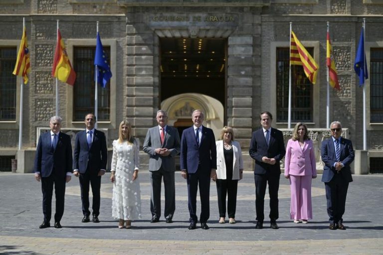 Altos cargos autonómicos de Aragón inician mandato tras salida de partido político