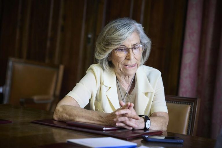 La presidenta de la RAC se pronuncia sobre el caso del rector de la USAL