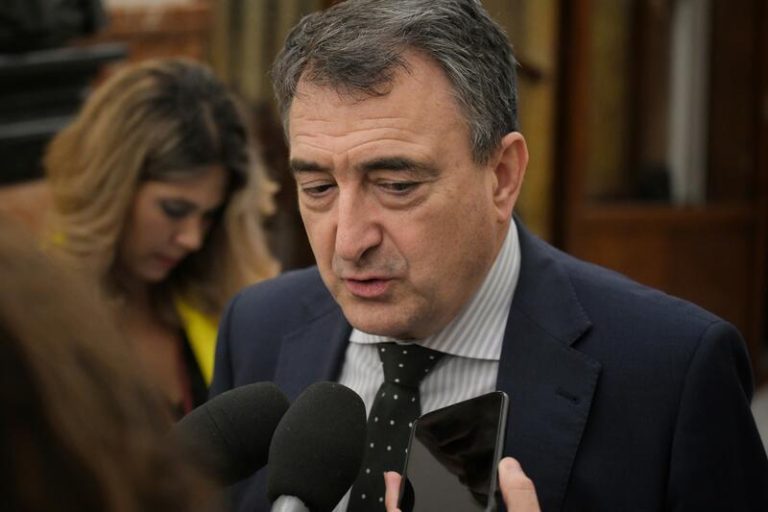 El PNV se suma al debate sobre la reforma de la Ley de Extranjería del PSOE, Sumar y CC, pero plantea 