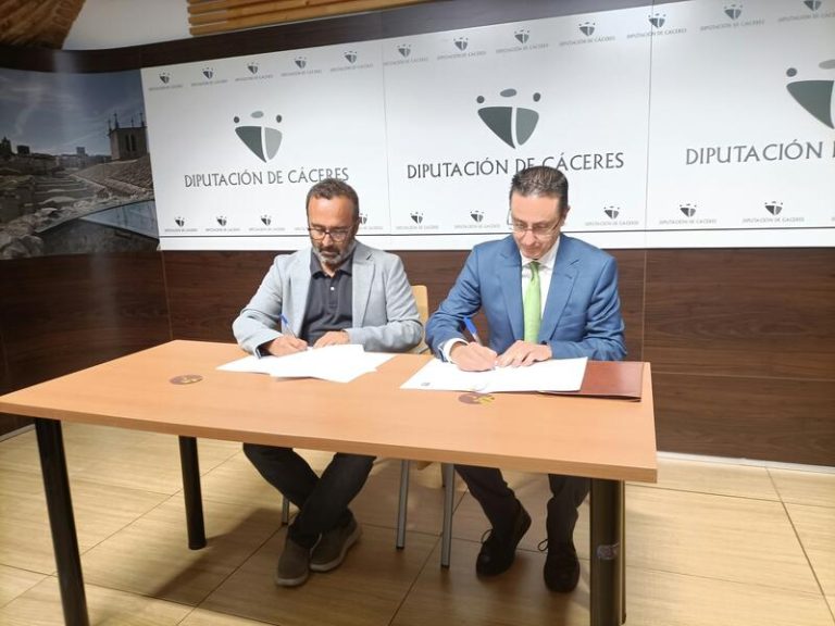 Los bomberos de Cáceres y la Central Nuclear de Almaraz se unen para garantizar la seguridad