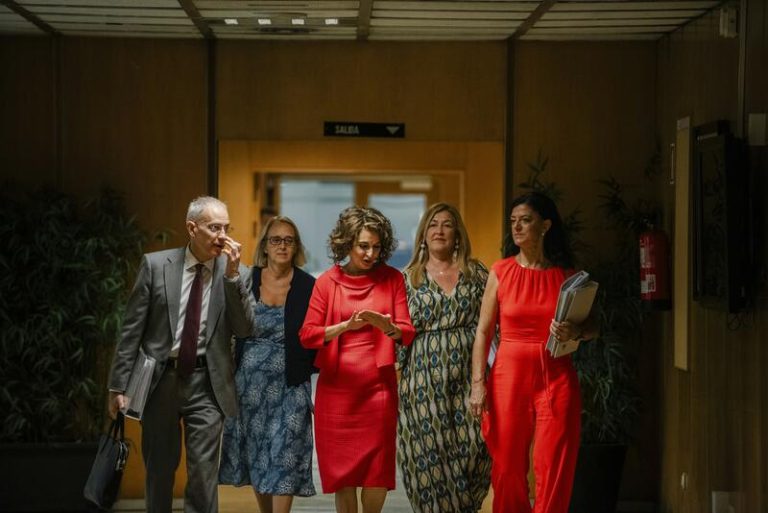 Cataluña lleva al CPFF su idea de 'cupo', afirma que lo trabaja con el PSC y Montero aparta la negociación directa