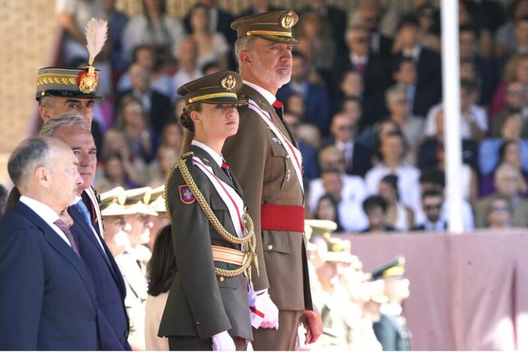 El Rey y la Princesa Leonor visitan la Escuela Naval Militar de Marín