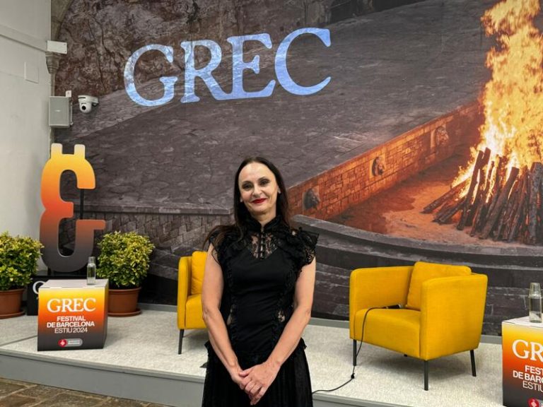 Angélica Liddell lleva al Grec el funeral de Ingmar Bergman y explora la liturgia de la muerte