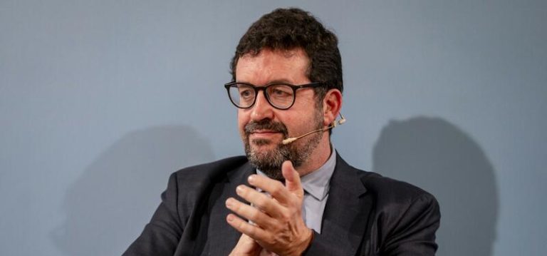 Trabajo ofrece a CEOE aplicación paulatina de la jornada y con plazos flexibles