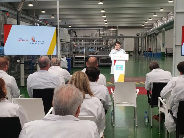 Mañueco impulsa a compañías alimentarias a expandir su alcance y presenta el Plan Estratégico del sector