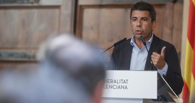 Mazón denuncia que Sánchez ataca la libertad de prensa con una falsa fachada democrática