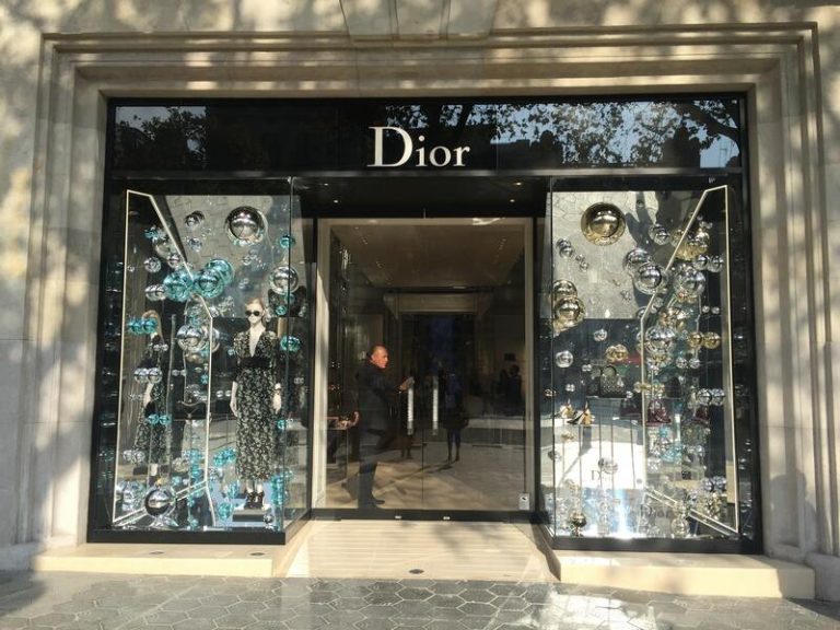 Italia investiga a Armani y Dior por las condiciones laborales de proveedores
