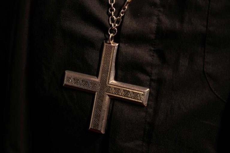 Víctimas de abusos en la Iglesia denuncian a la CEE por filtrar sus datos personales en Internet