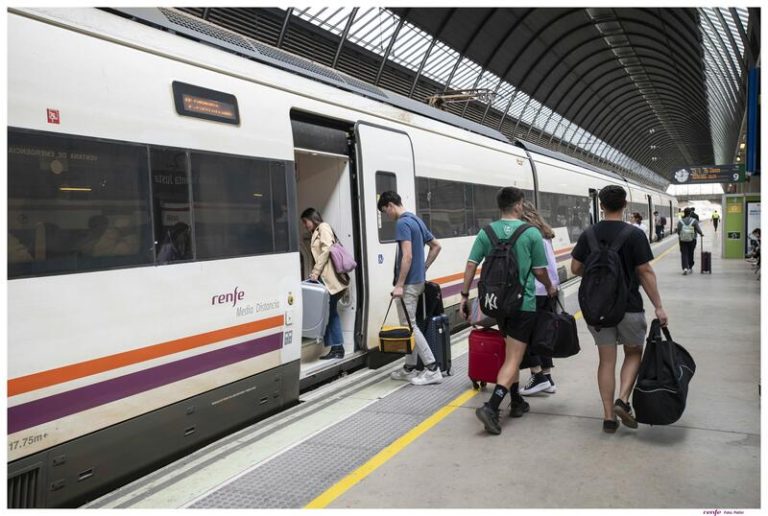 Renfe ha vendido más de un millón de billetes en un mes con los descuentos del Verano Joven