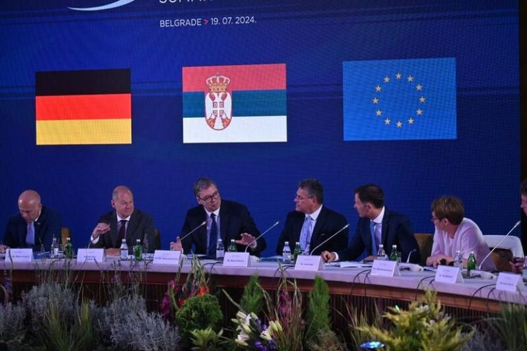 Serbia y la Unión Europea acuerdan estrechar las relaciones para fabricar baterías y coches eléctricos