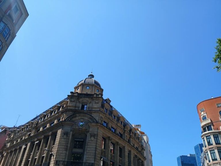 Aviso de altas temperaturas en España: consejos para afrontar el calor intenso