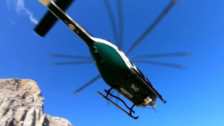 Montañero francés es rescatado con contusiones tras caer en grieta en el Pirineo