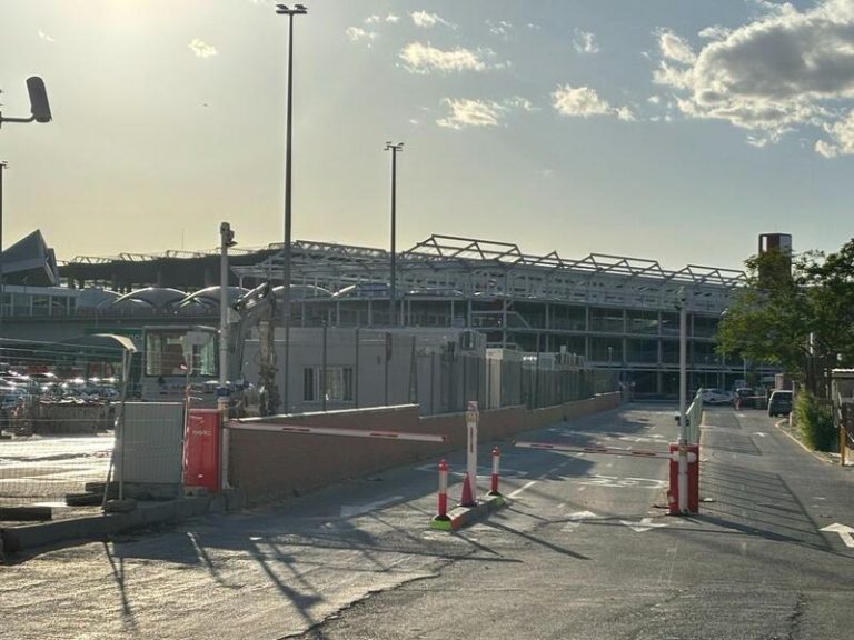 Vecinos de Madrid se plantan ante las 1.357 plazas del megaparking en la estación de Atocha, un 45% más de las actuales