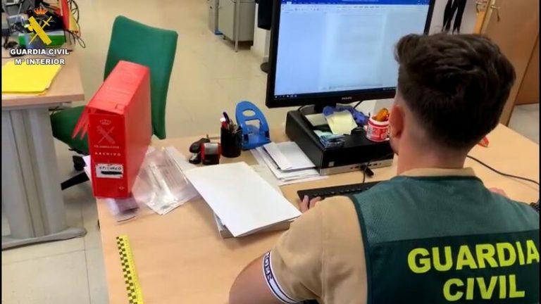 Tres menores en Huelva investigados por difundir imágenes íntimas y pornografía infantil