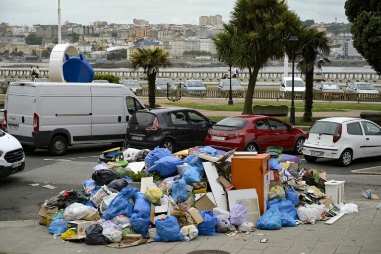 Operarios de limpieza de A Coruña piden una cita con el Ayuntamiento para resolver el conflicto
