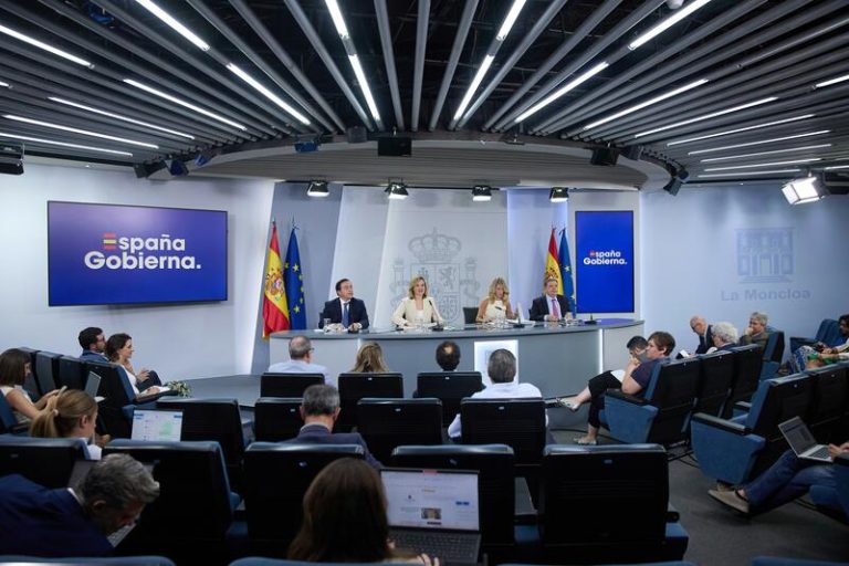 Planas alaba el gran éxito de la implantación de la PAC durante su primer año en España