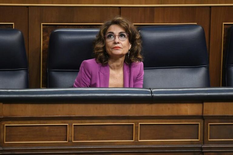 María Montero exige ayuda para el decreto anticrisis: 