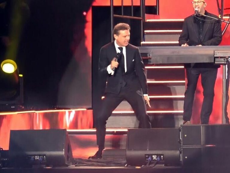 Luis Miguel deslumbra Chiclana de la Frontera... ¿sin Paloma Cuevas a la vista?