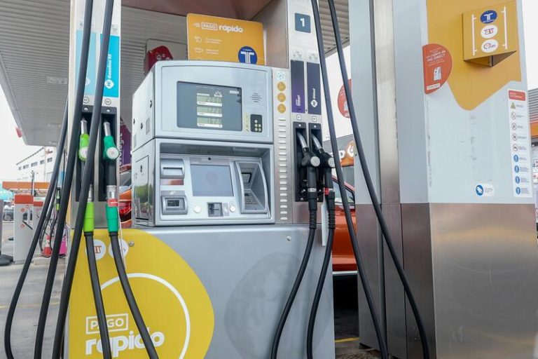 Los carburantes bajan por segunda semana seguida y el precio de la gasolina cae un 0,43%