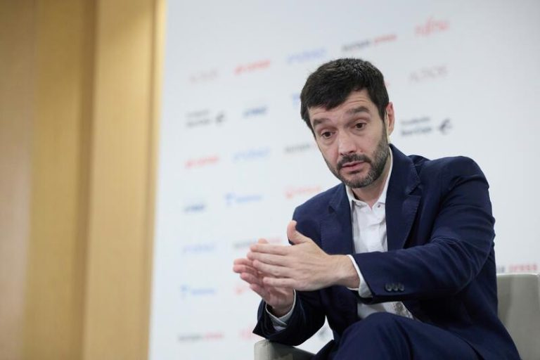 Pide Bustinduy a las comunidades autónomas que tomen medidas contra los pisos turísticos sin autorización