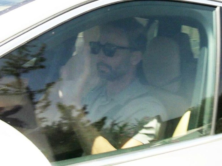 Álvaro Muñoz Escassi reaparece asegurando que se encuentra bien tras sus fotos con Hiba Abouk