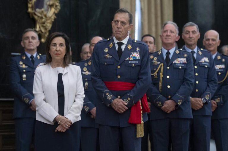 Robles preside la toma de posesión del teniente general Francisco Braco como nuevo JEMA